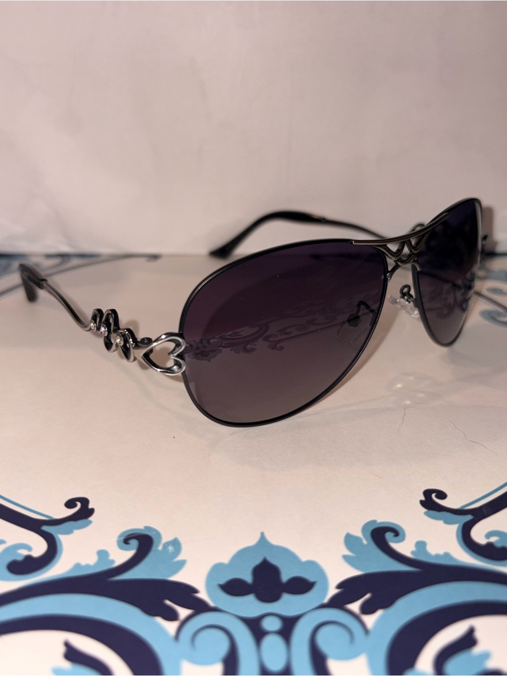 New Black Heart Detail Aviator Sunglasses